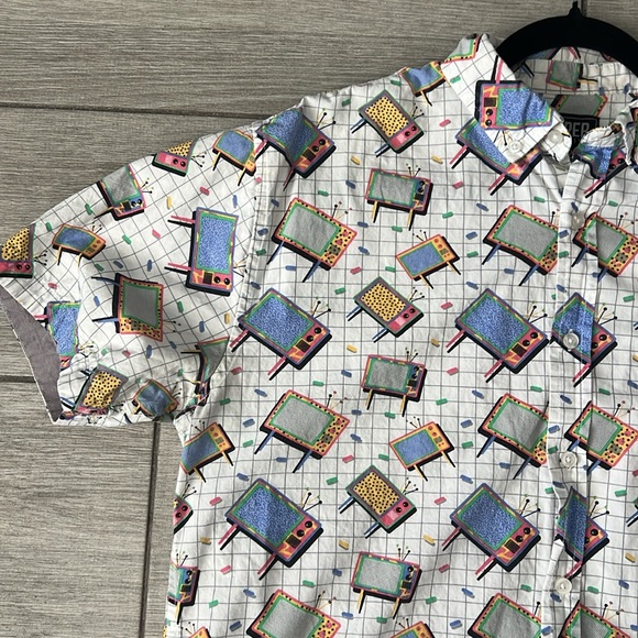 Super Massive Cotton Retro TV Print Short Sleeve Button Up Size Large - Picture 3 of 8
